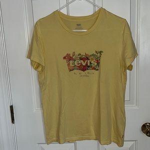 levi’s t shirt